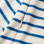 Detalle de cremallera oculta para la lactancia en la camiseta de rayas para la lactancia Miffy